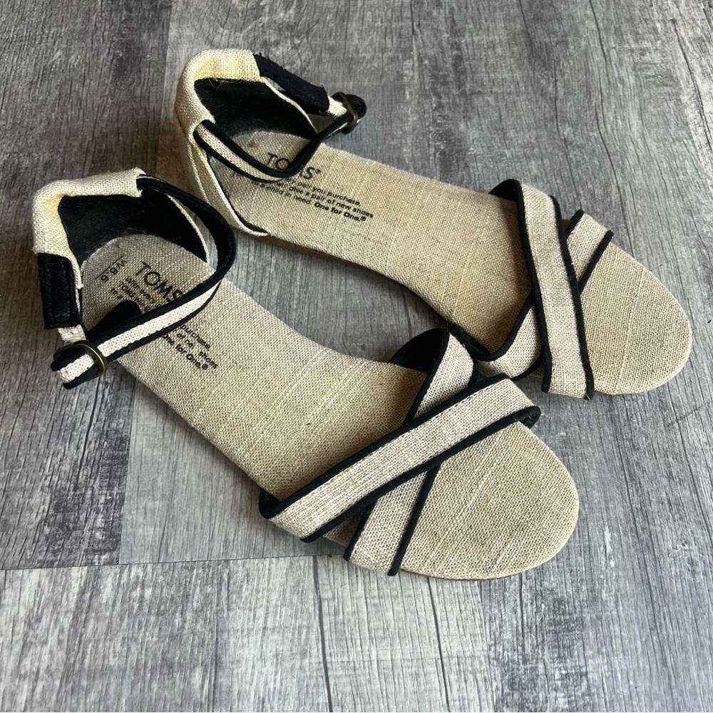TOMS Women's Tan and Black Strappy Sandals